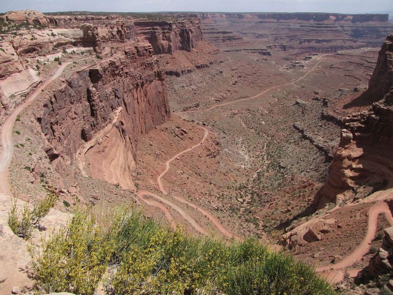 Potka ob robu kanjona