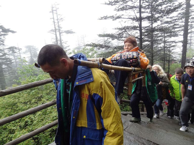 Nekateri s tujo pomočjo