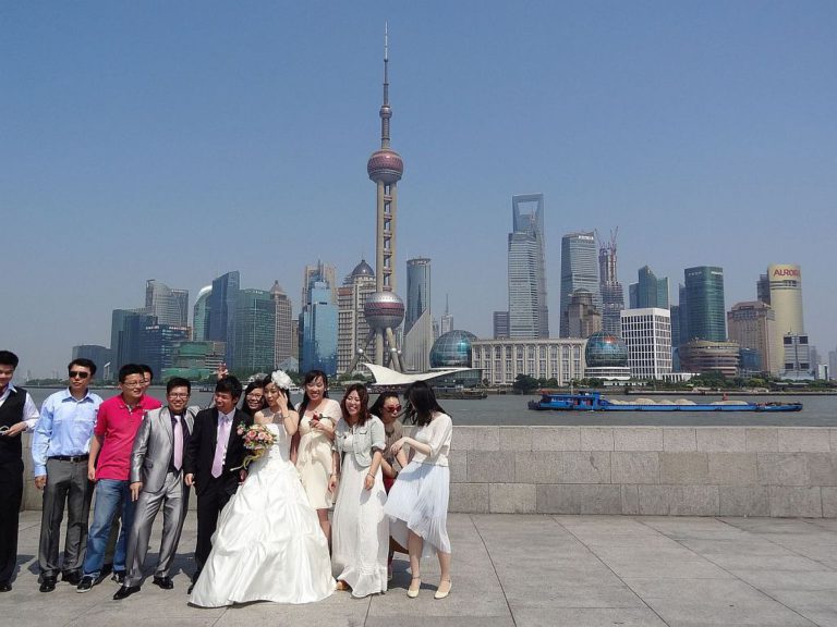 Mladoporočenca na slikanju