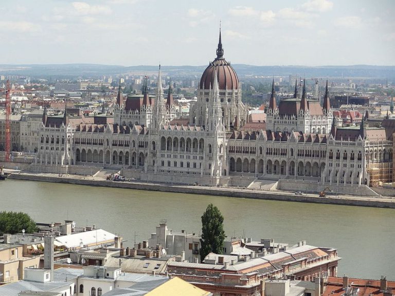 Pogled na Parlament z Budima