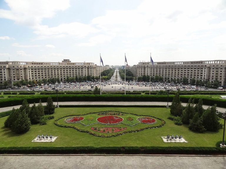 Avenija pred parlamentom