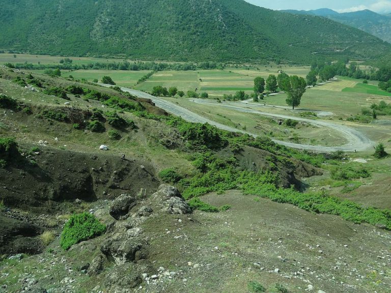 Malo levo, malo desno