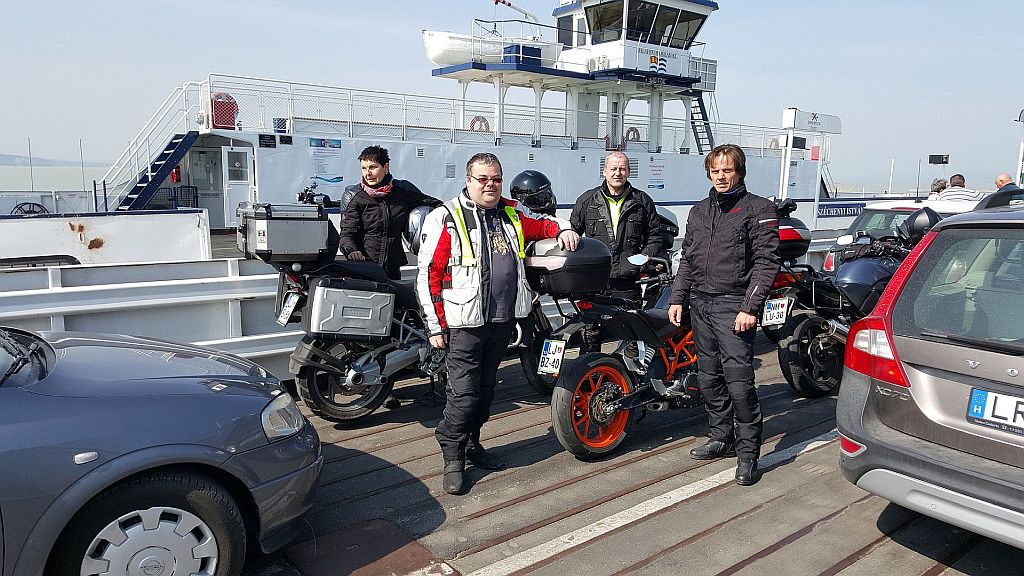 Na trajektu čez jezero