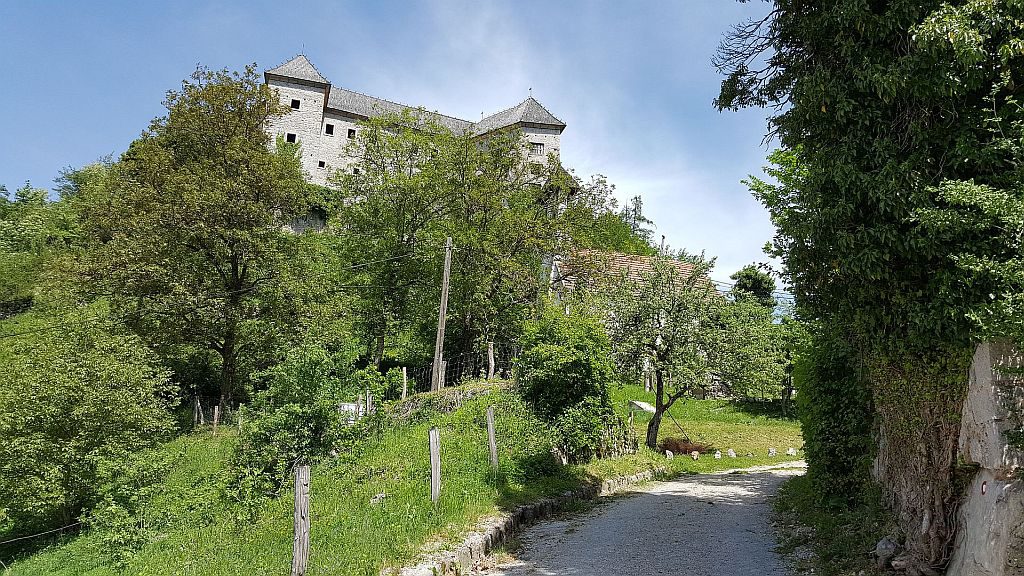 Kar je ostalo od Gradu Kostel