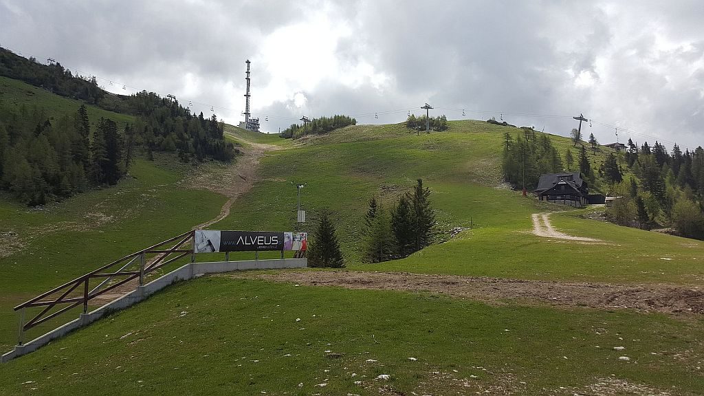 Še malo pa bomo tam