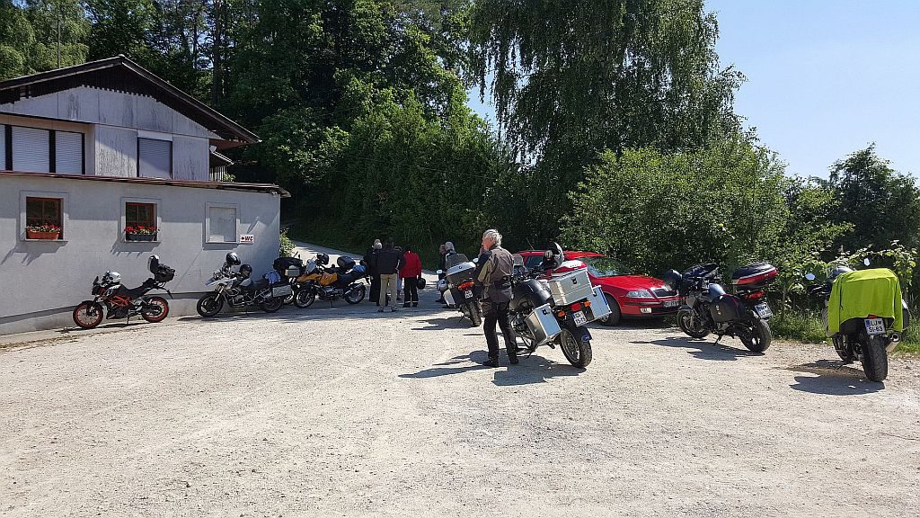 Malce več motoristov…