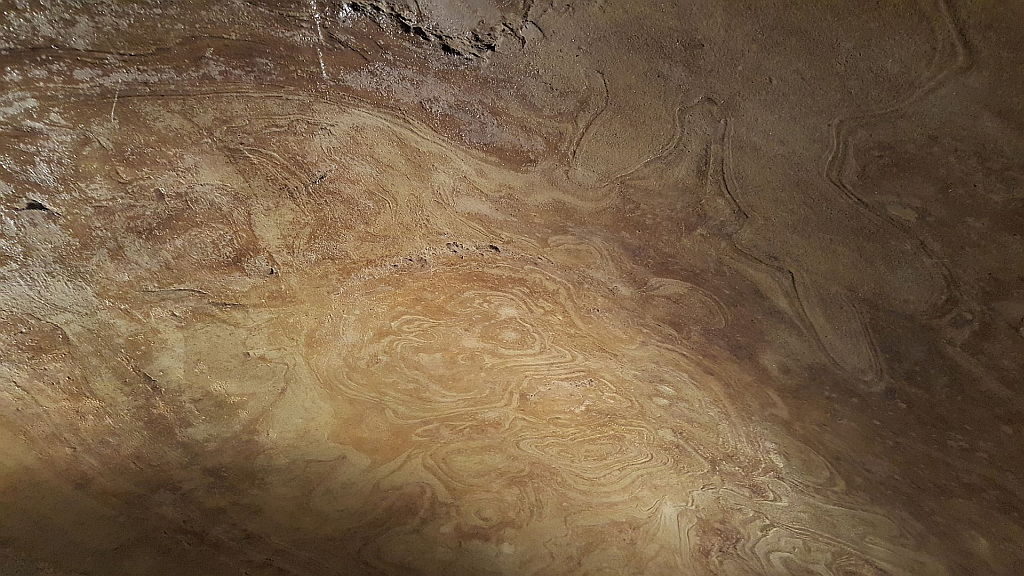 Kaj vse vidijo v teh reliefih…