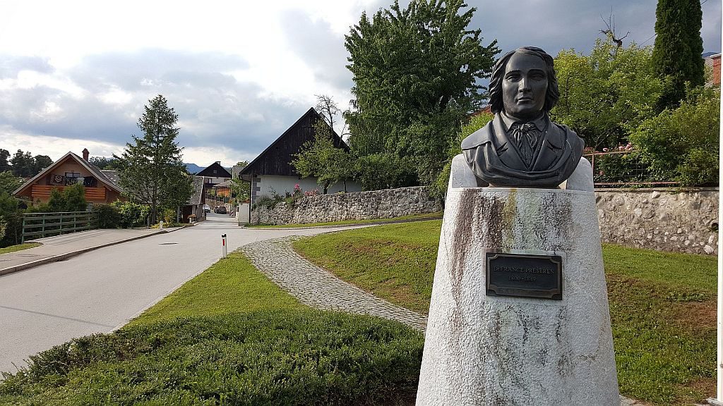 O Vrba! srečna, draga vas domača…