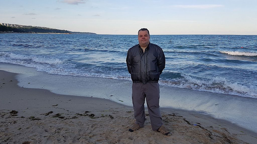 Ma kdo pravi, da je črno, če pa je modro…