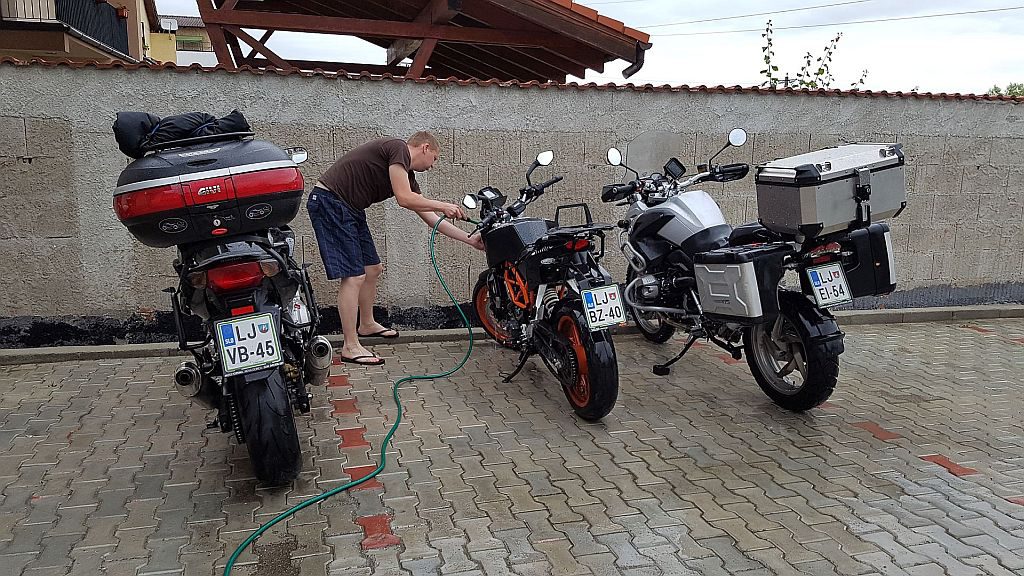 Zdaj pa oprat, pa spat…