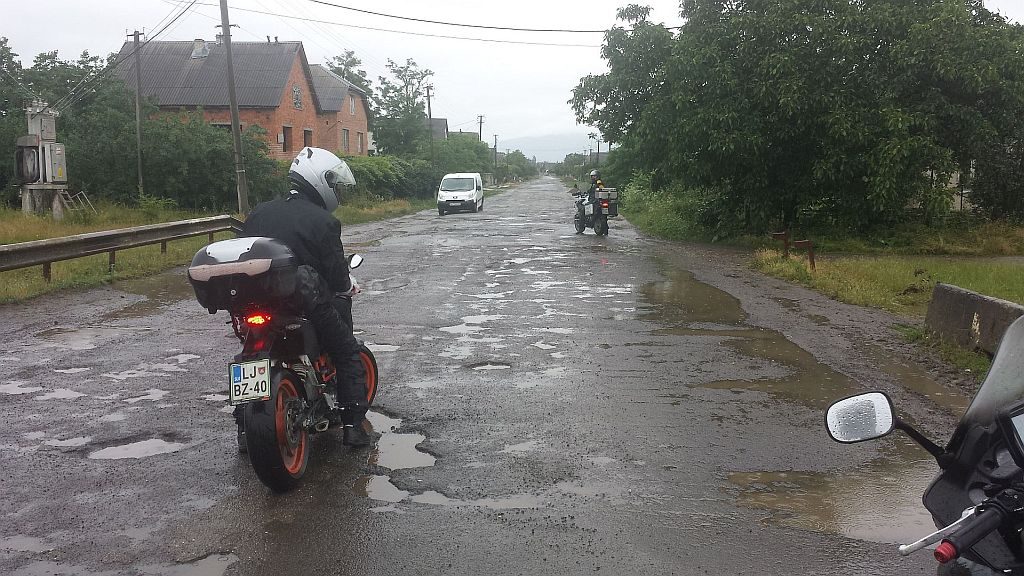 Yeap, ceste bodo take še naprej…