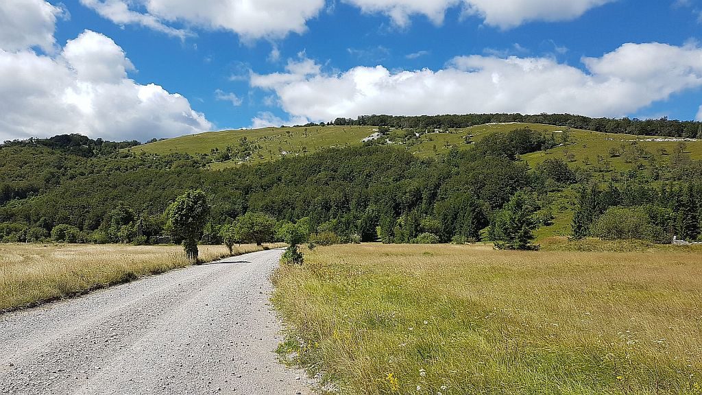 Yeap, še zmeraj makadam