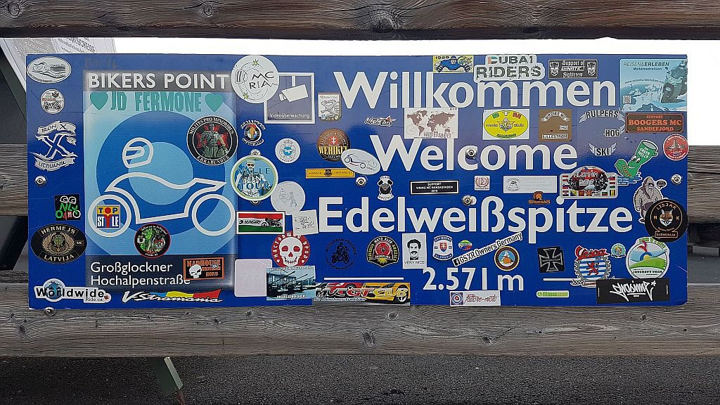 Tudi naša oznaka vmes