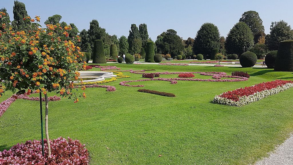 Delček lepo urejenega parka