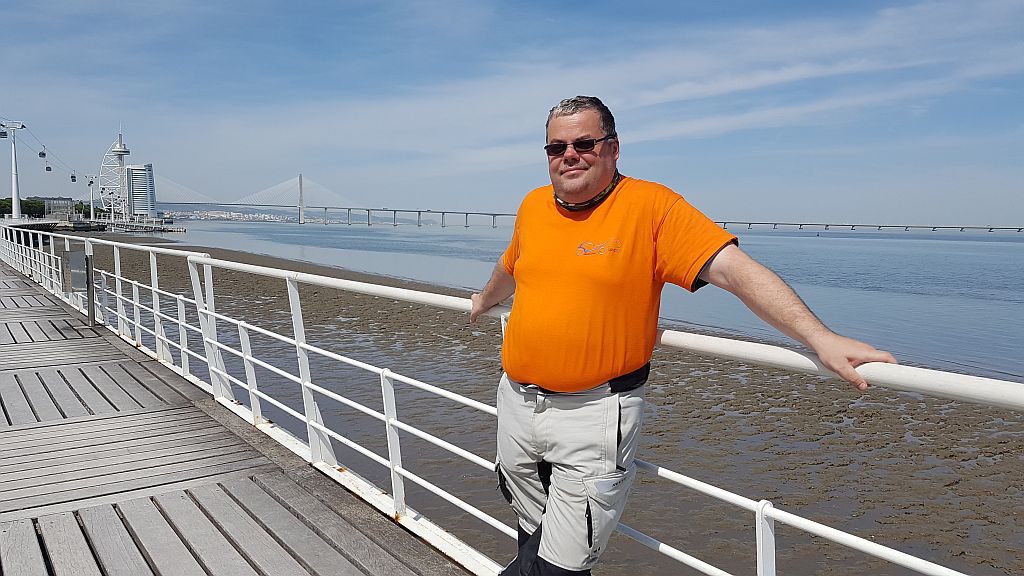 V ozadju Lizbonski most