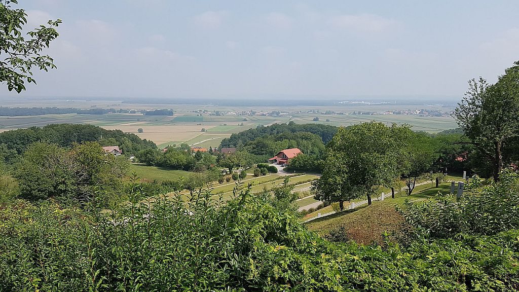 Pogled na pristop s severne strani.