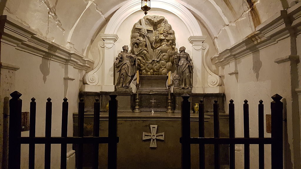 Kapelica pred vhodom v rov