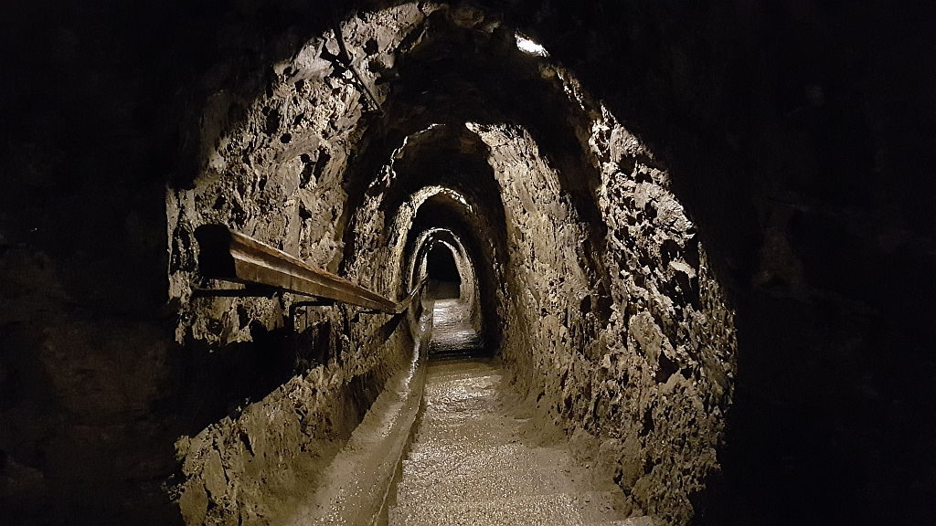 Nekoč vhod, sedaj izhod. Yeap – štenge …