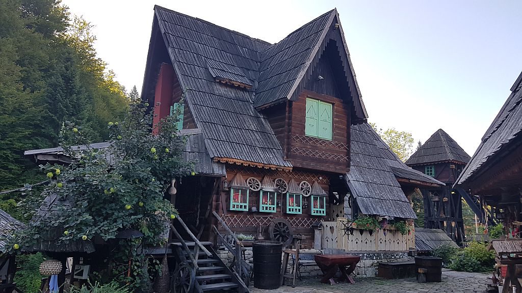 Notri tudi gostišče