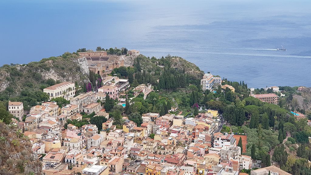 Amfiteater v daljavi