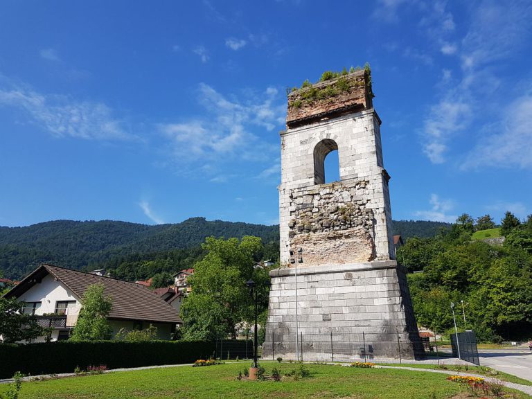 Ostanek železniškega mostu