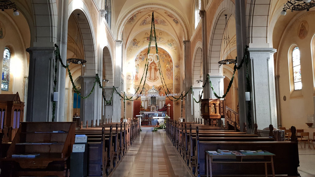 Tri ladijska notranjost